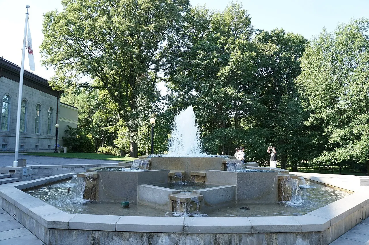 Fountain in front of Rideau Hall
