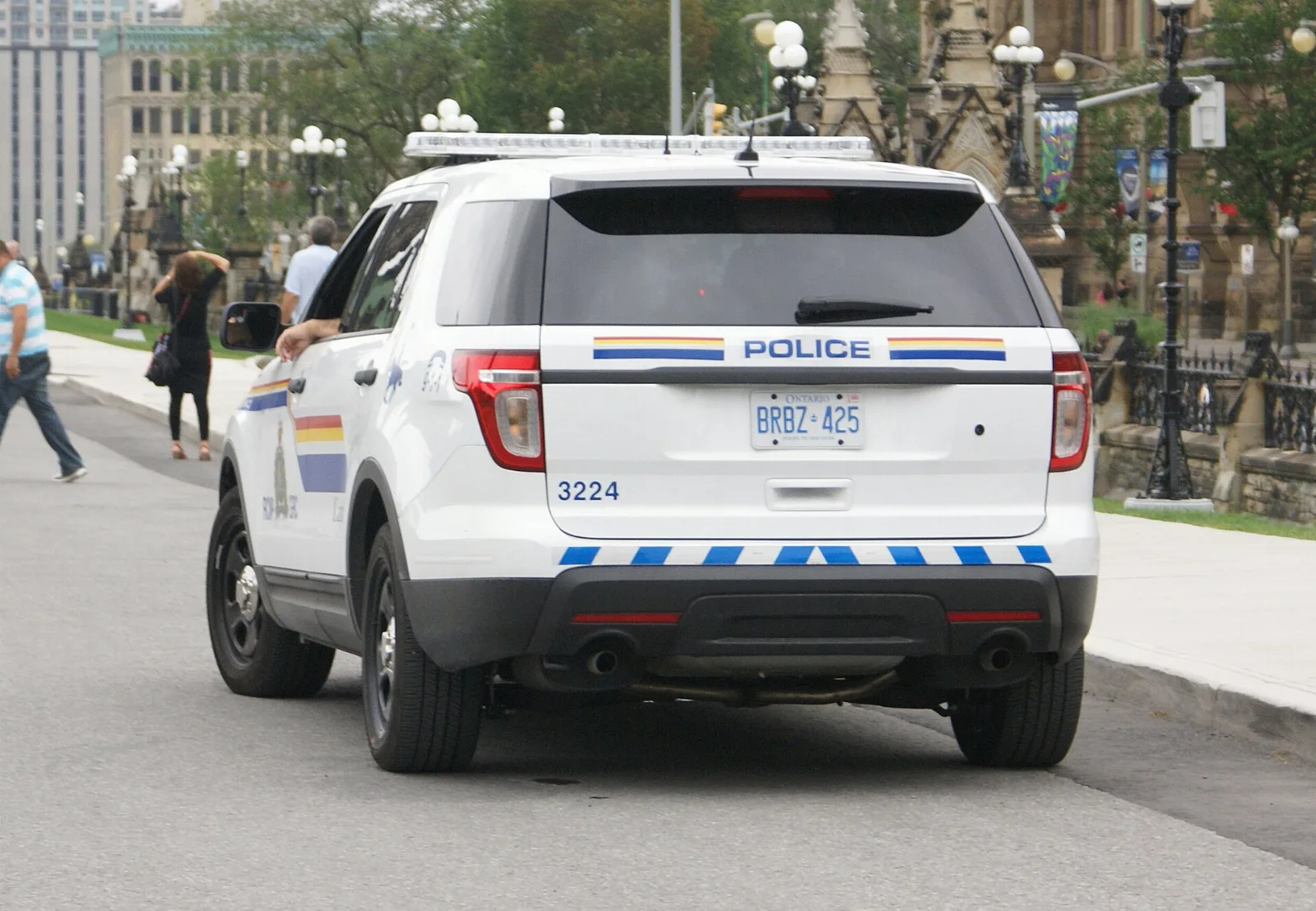 File:RCMP Ford Explorer at Parliament Hill.jpeg