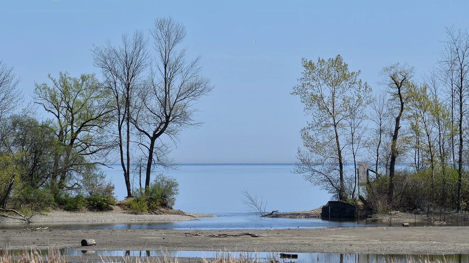 File:Lake Ontario - Mississauga, Ontario.jpg